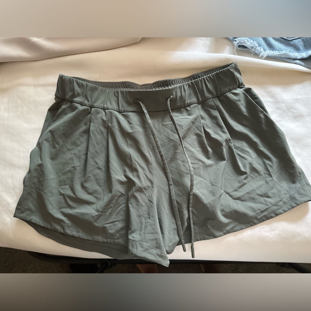 Lululemon Stroll at Sundown Shorts